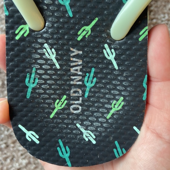 Cactus print flip flops women’s size 8 - Picture 2 of 4